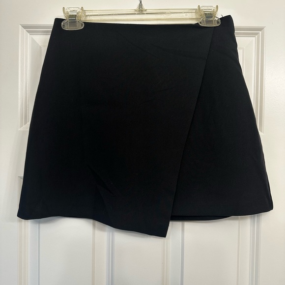 A&F Wrap Mini Skort - Picture 2 of 5